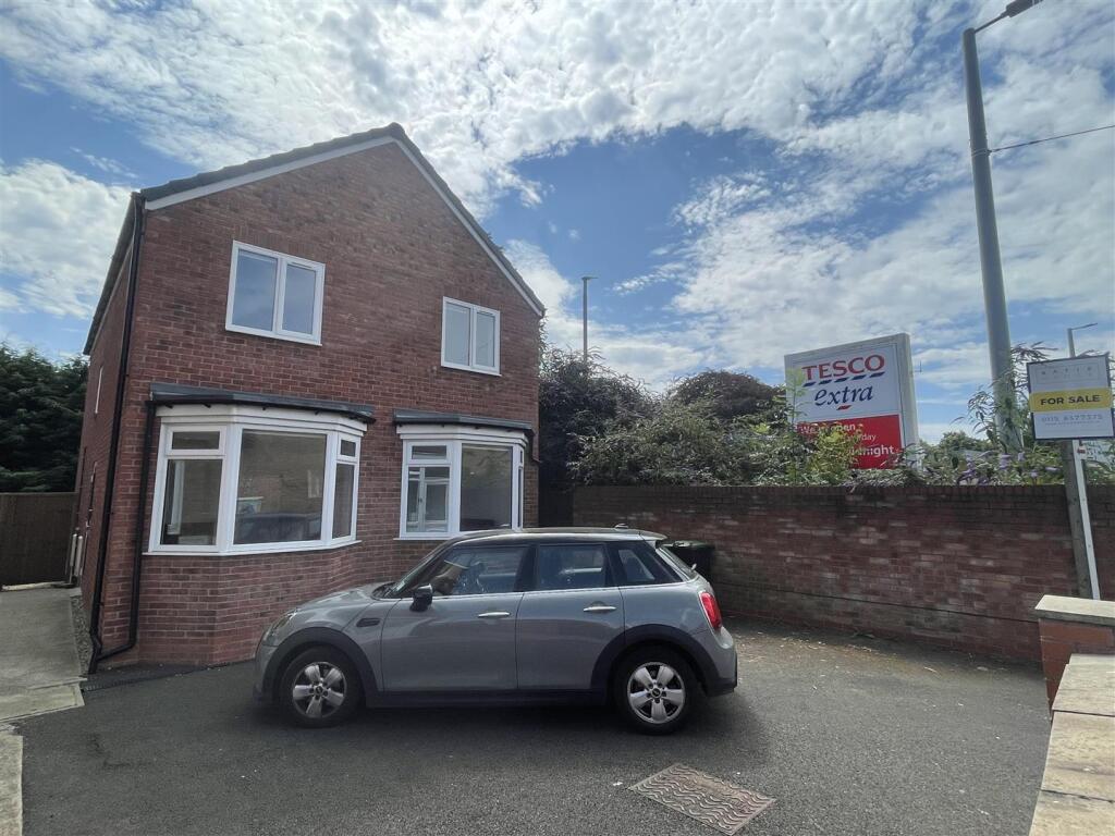 Main image of property: 6 BED HMO - Middle Street, Beeston, Nottingham, NG9 2AR