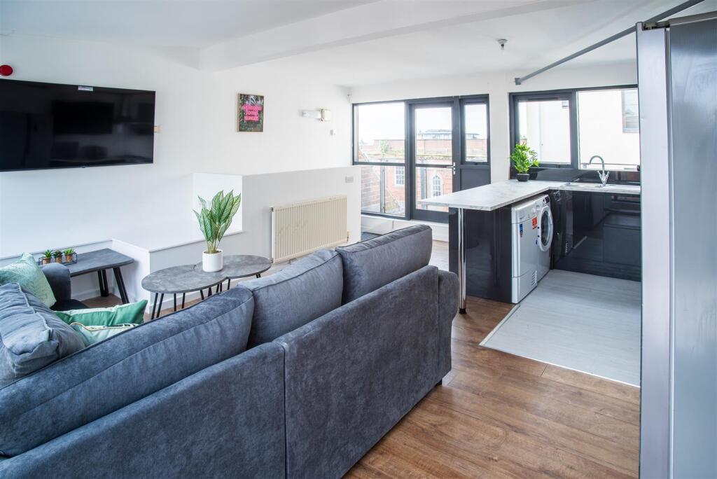 Main image of property: 2x HMO - Derby Road, Nottingham NG7 1LR