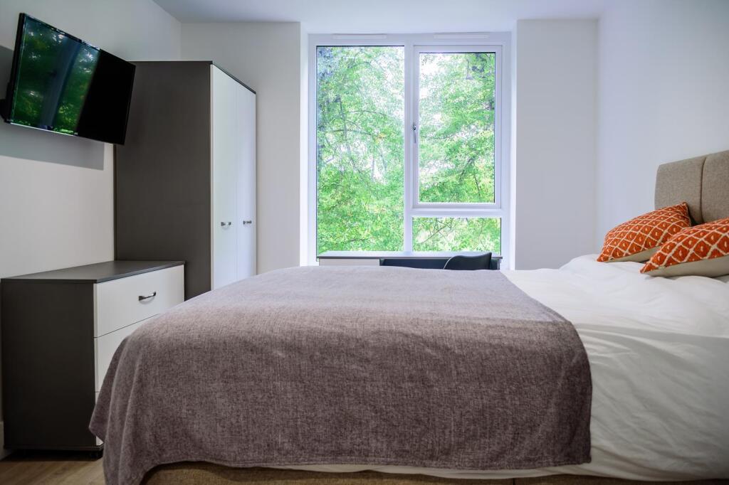 Main image of property: **£700 PCM HOUSESHARE inc bills ** The Cave, Queens Road East, Beeston, Nottingham