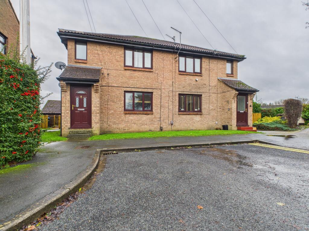 Main image of property: Eavestone Grove, Harrogate, HG3