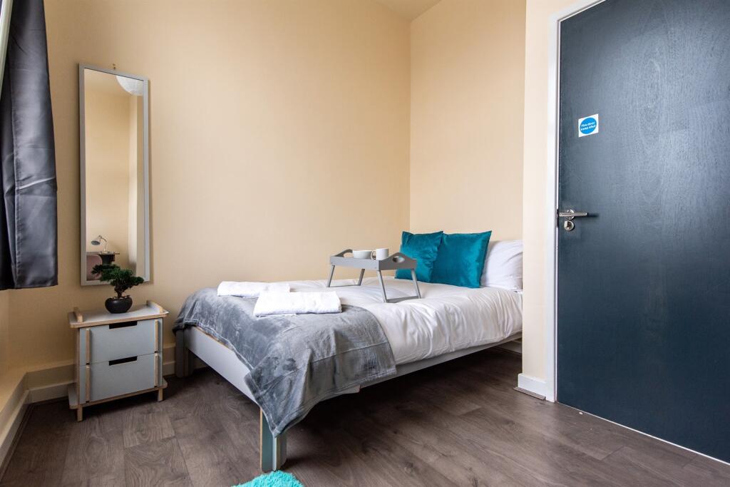 Main image of property: 5-7 South Parade, NG1