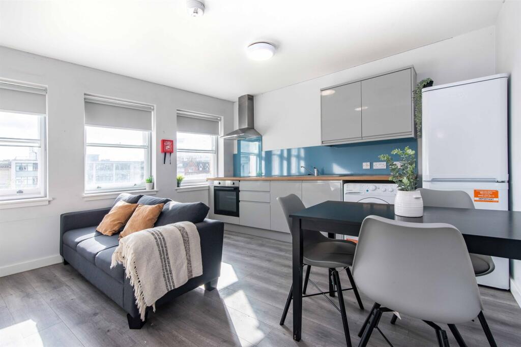 Main image of property: 27a Long Row, NG12