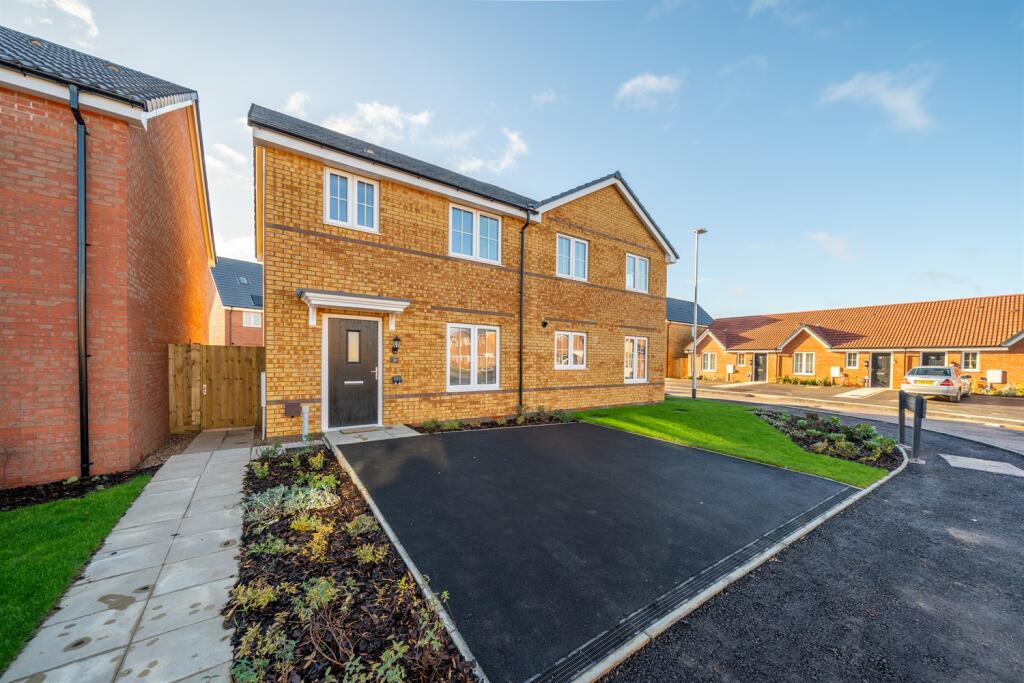 Main image of property: Bunting Crescent, NG13