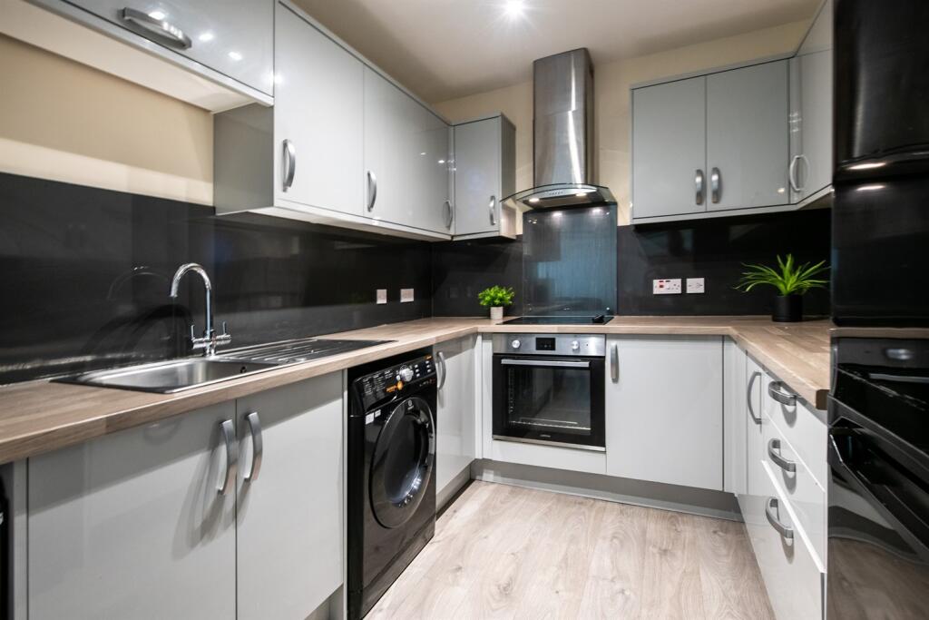 Main image of property: 5-7 South Parade, NG1