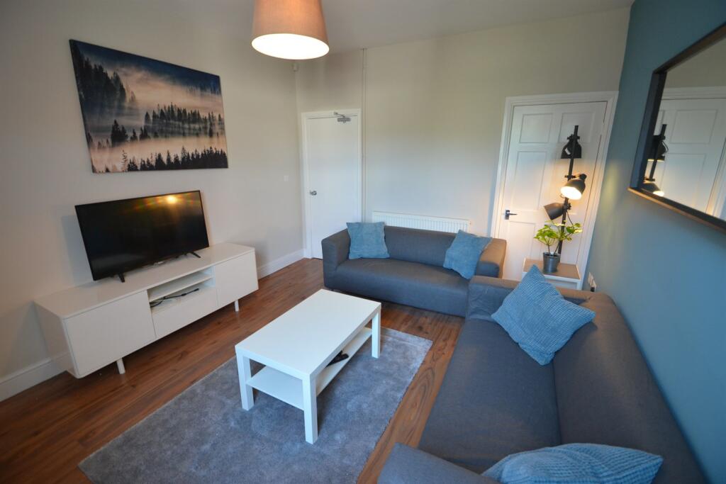 4 bedroom terraced house for rent in Windsor Street, Beeston, NG9