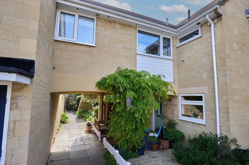 Main image of property: Newland Close, Eynsham, OX29