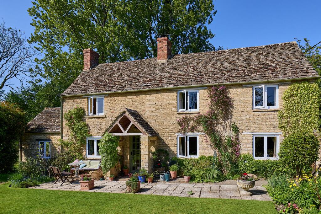 Main image of property: Bampton Road, Black Bourton, OX18