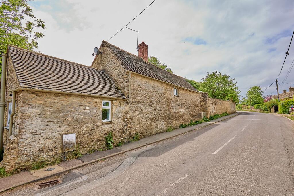 Main image of property: Percy's Cottage, Lower End, Leafield, OX29