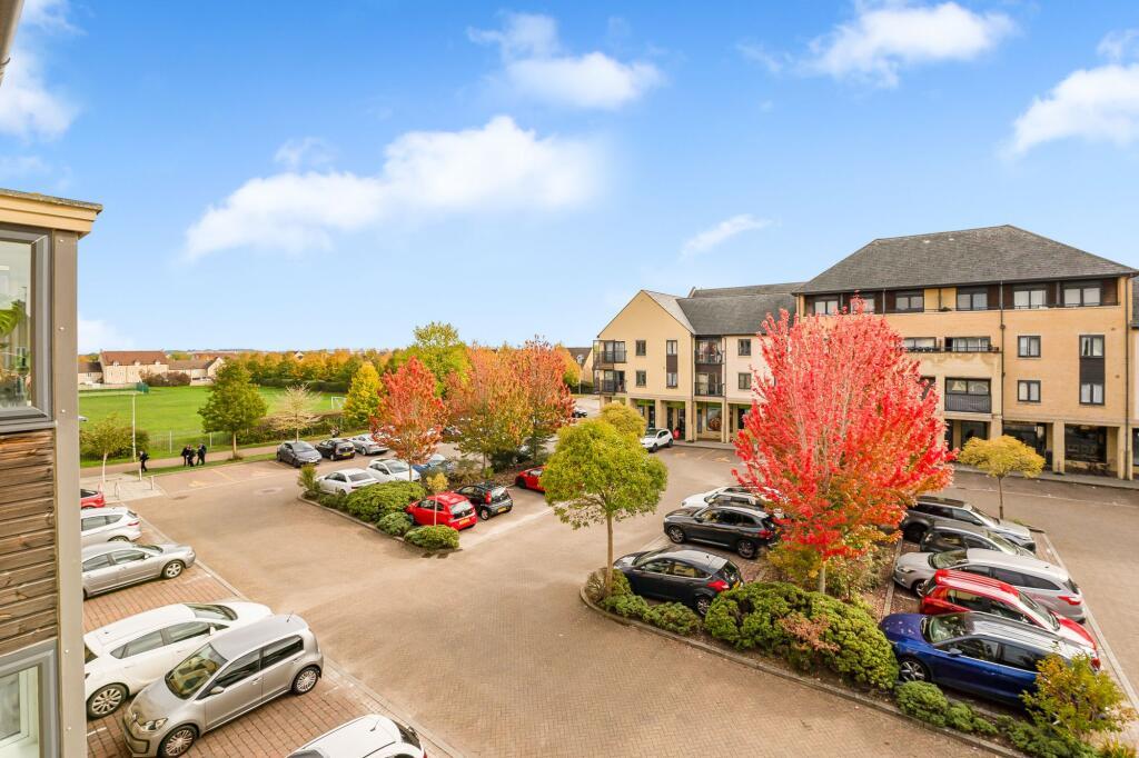 Main image of property: Thornhill Close, Carterton, OX18