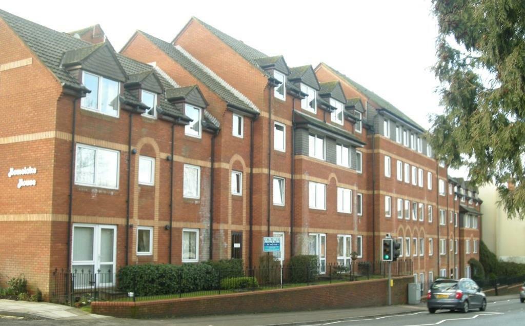 1 bedroom flat for rent in Station Road, Parkstone, Poole, Dorset, BH14