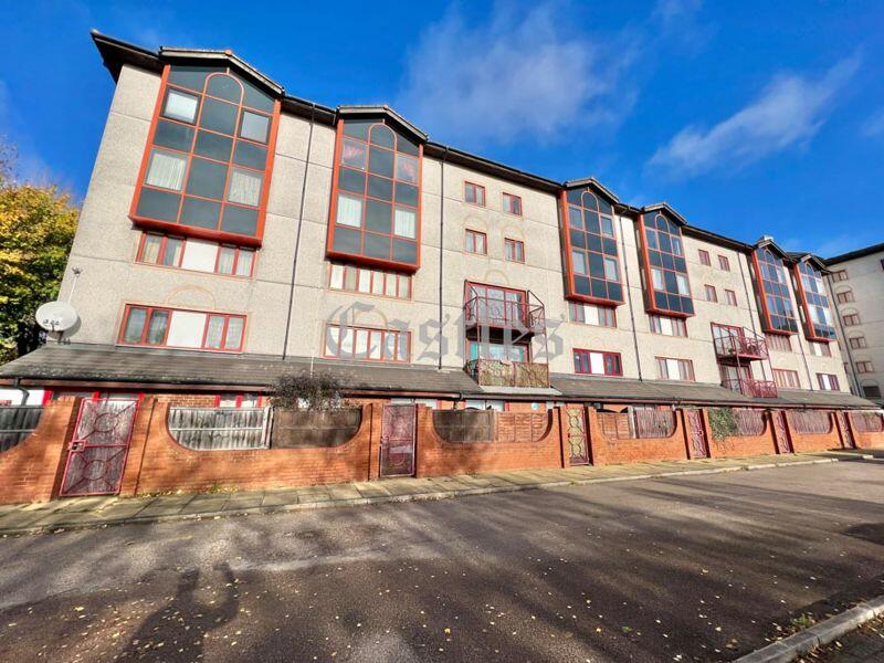 Studio flat for sale in Hardingstone Court, Waltham Cross, EN8
