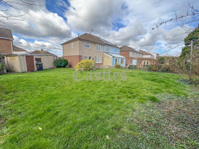3 bedroom semidetached house for sale in Woodbrook Gardens, Waltham