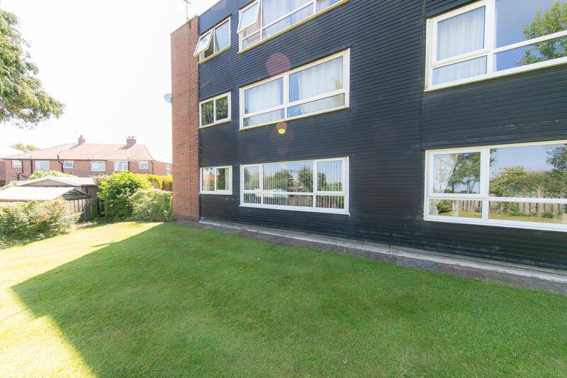 2 bedroom flat for sale in Apartment 4, Airedale Court, Chester Avenue