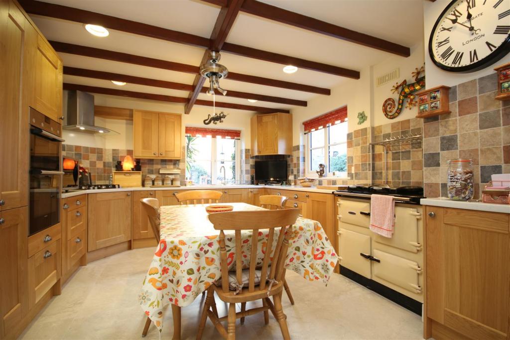 4 bedroom detached house for sale in Newport Street, HayonWye, HR3