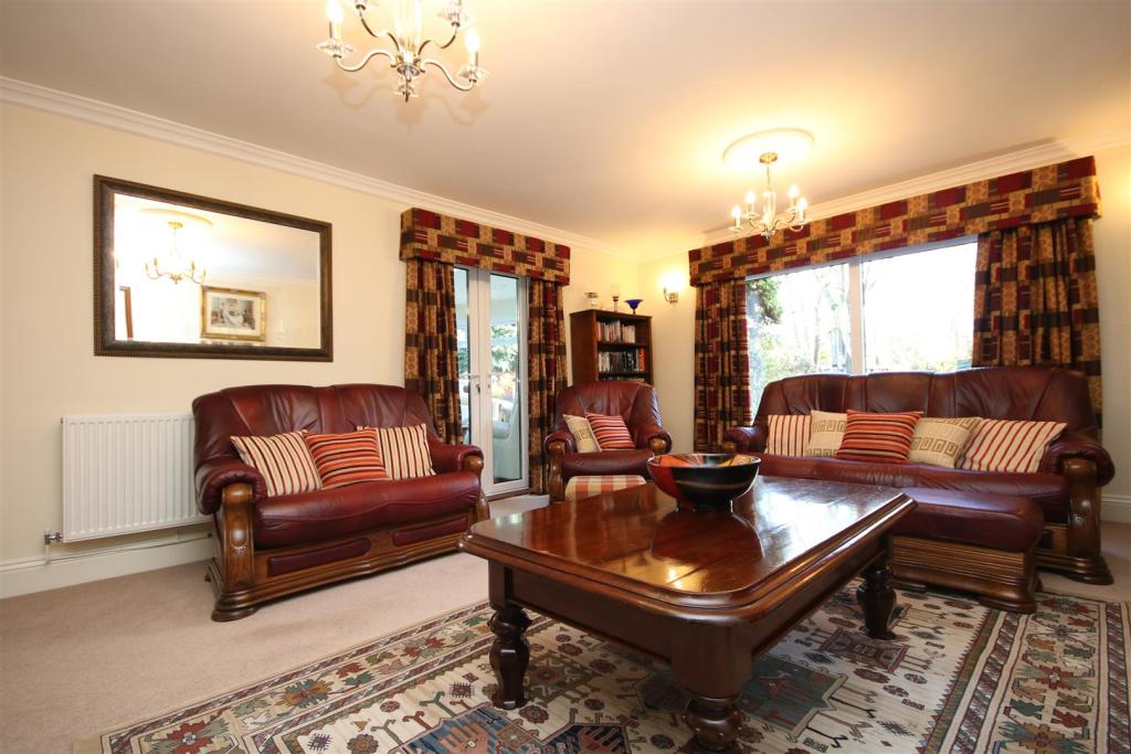 4 bedroom detached house for sale in Newport Street, HayonWye, HR3