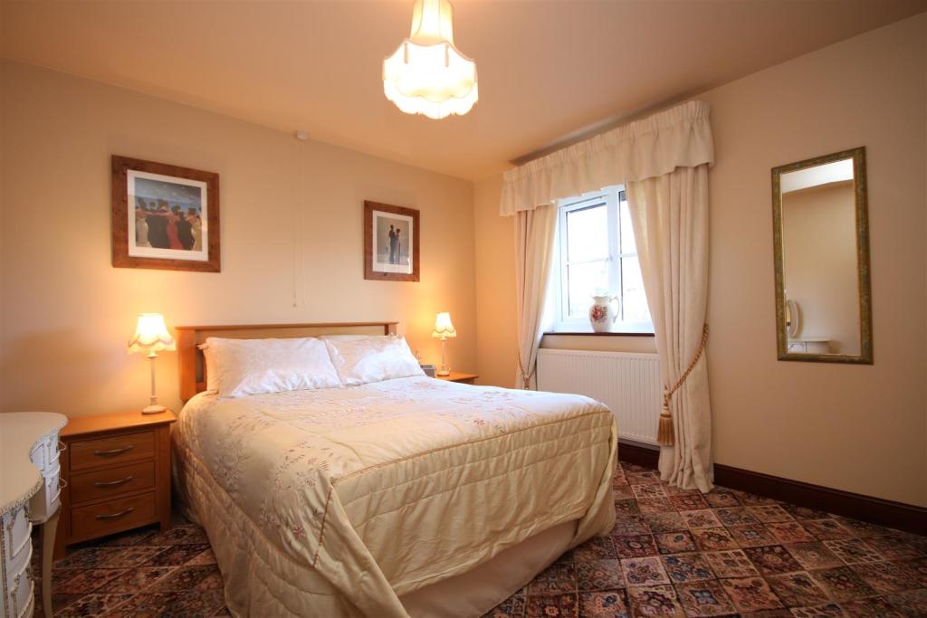 4 bedroom detached house for sale in Newport Street, HayonWye, HR3