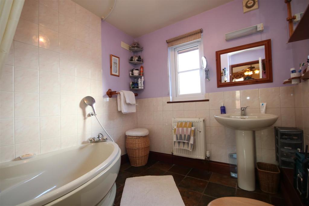 4 bedroom detached house for sale in Newport Street, HayonWye, HR3