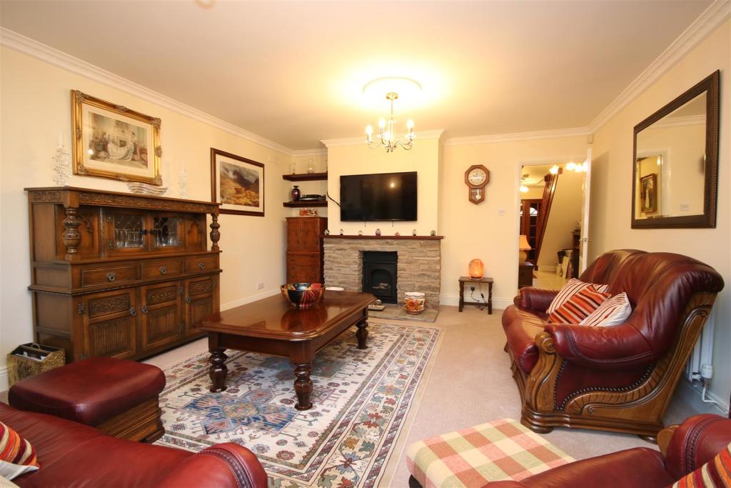 4 bedroom detached house for sale in Newport Street, HayonWye, HR3