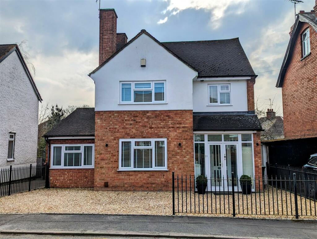 4 bedroom detached house for sale in Penn Grove Road, Aylestone Hill, HR1