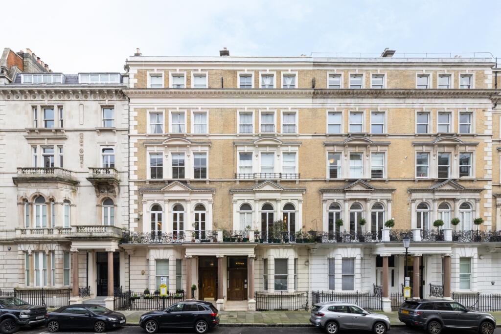 Main image of property: De Vere Gardens, W8 5AR
