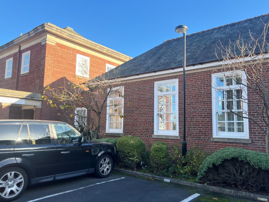 Main image of property: 10 Queens Manor 