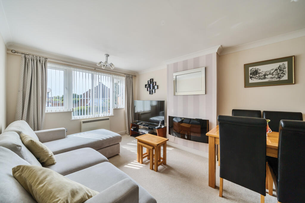 1 bedroom bungalow for sale in Fairacres Road, Didcot, Oxfordshire, OX11