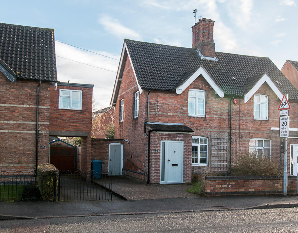 2 bedroom semidetached house for sale in Nottingham Road, Gotham, NG11