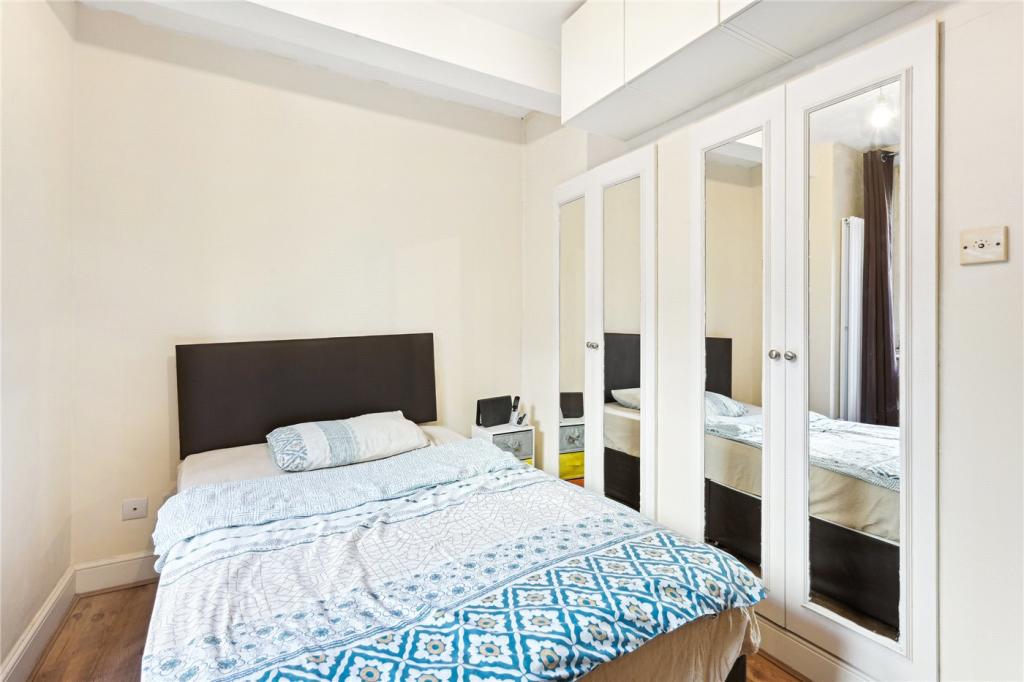 Studio flat for sale in Chelsea Cloisters, Sloane Avenue, Chelsea
