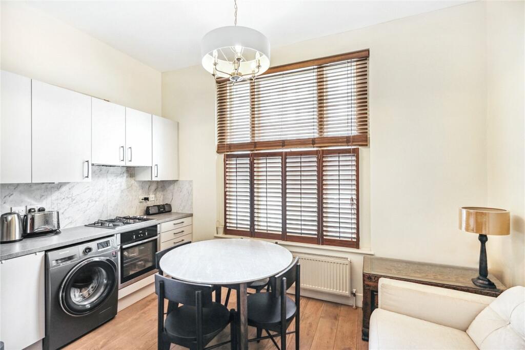 1 bedroom apartment for sale in Oakley Street, Chelsea, London, SW3