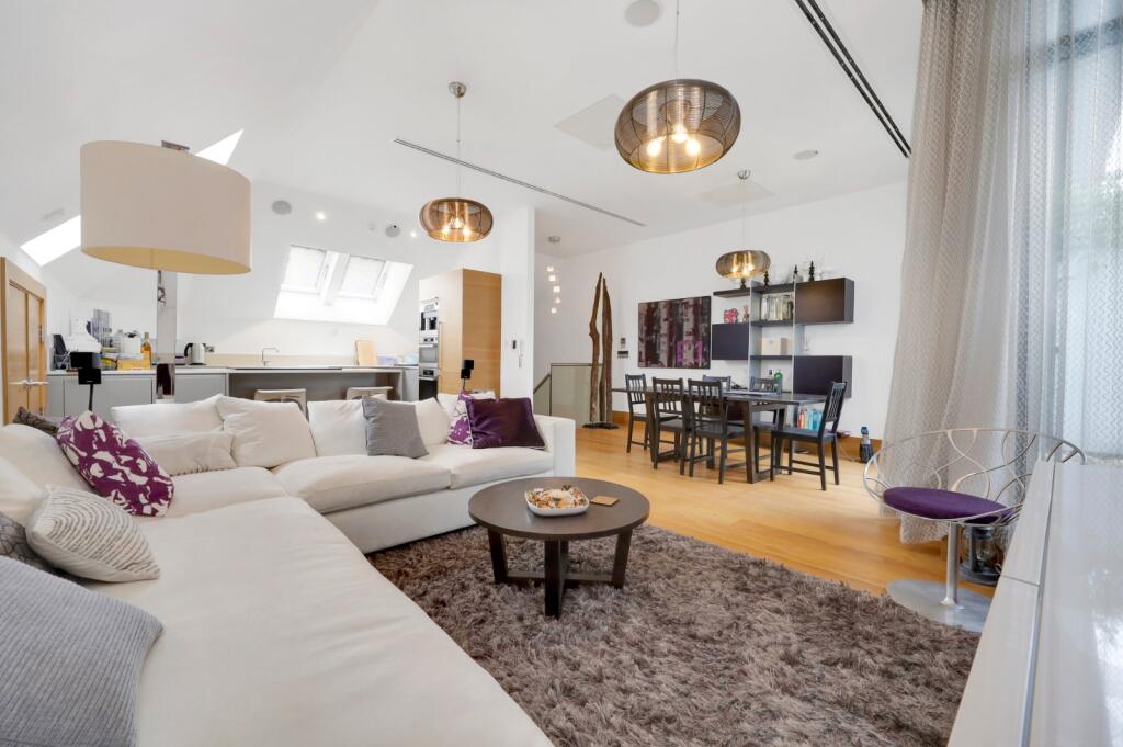 Main image of property: Leman Street, E1