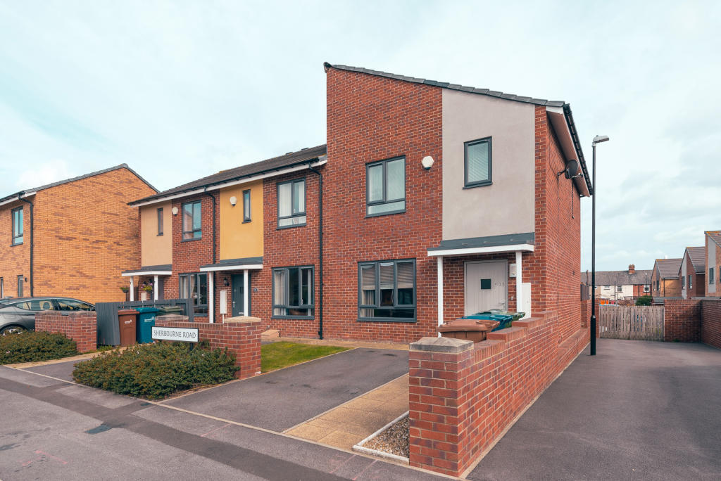 2 bedroom end of terrace house for sale in Sherbourne Road, Sunderland, SR5