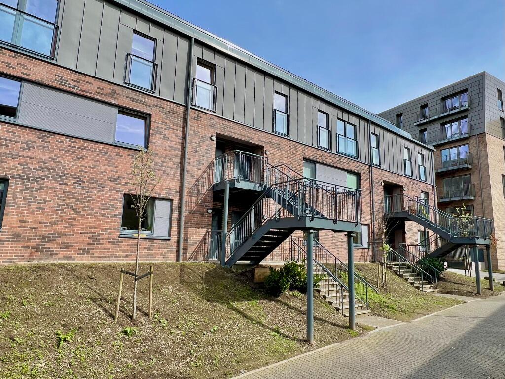 3 bedroom flat for rent in Hughes Close, Canonmills, Edinburgh, EH7