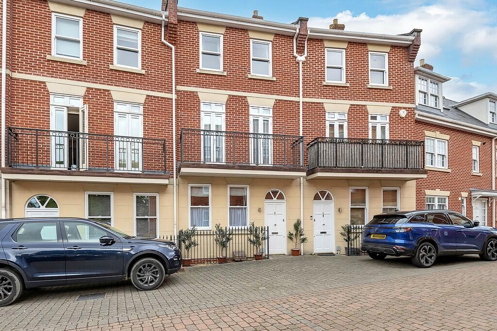 4 bedroom town house for sale in Stephensons Place, Bury St Edmunds, IP32