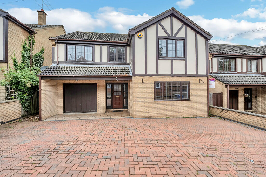4 bedroom detached house for sale in Queensberry Road, Newmarket, CB8
