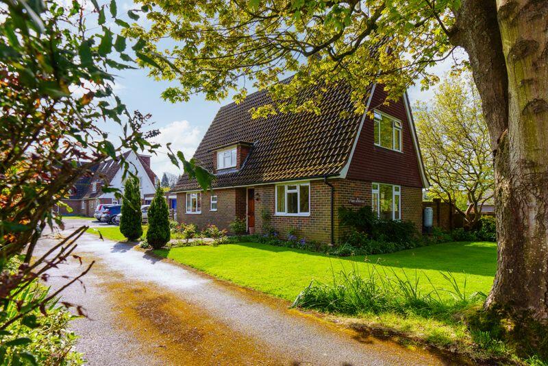3 bedroom detached house for sale in Hurst Wickham Close, Hurstpierpoint, BN6