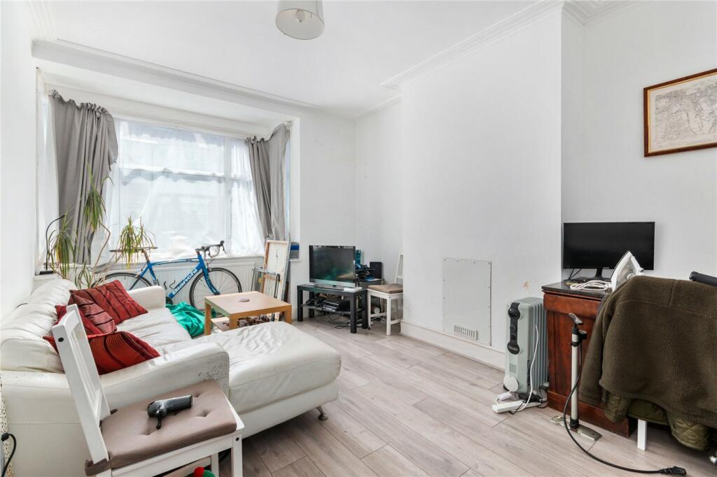4 bedroom terraced house for rent in Brudenell Road, London, SW17
