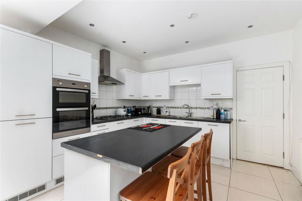 4 bedroom house for rent in Pevensey Road, London, SW17