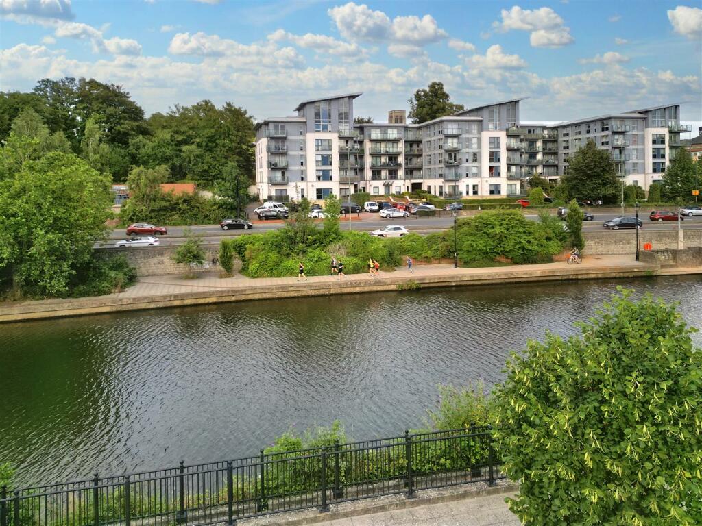 2 bedroom apartment for sale in Mckenzie Court, Maidstone, ME14