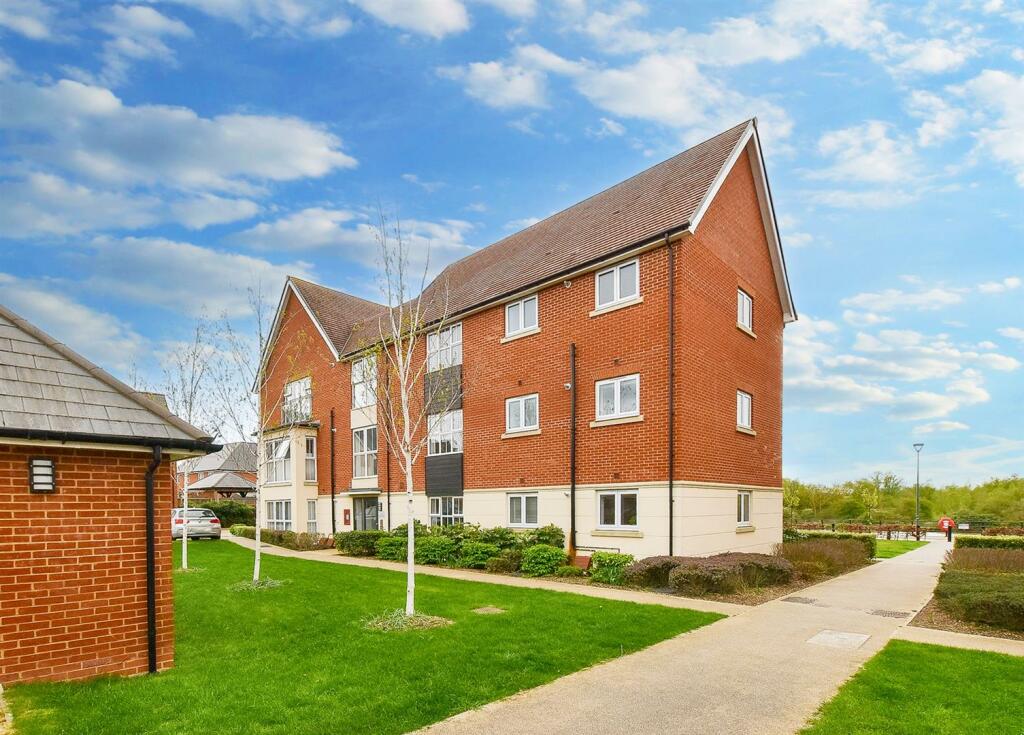 2 bedroom apartment for sale in Knowle House, Waterman Way, Wouldham, ME1