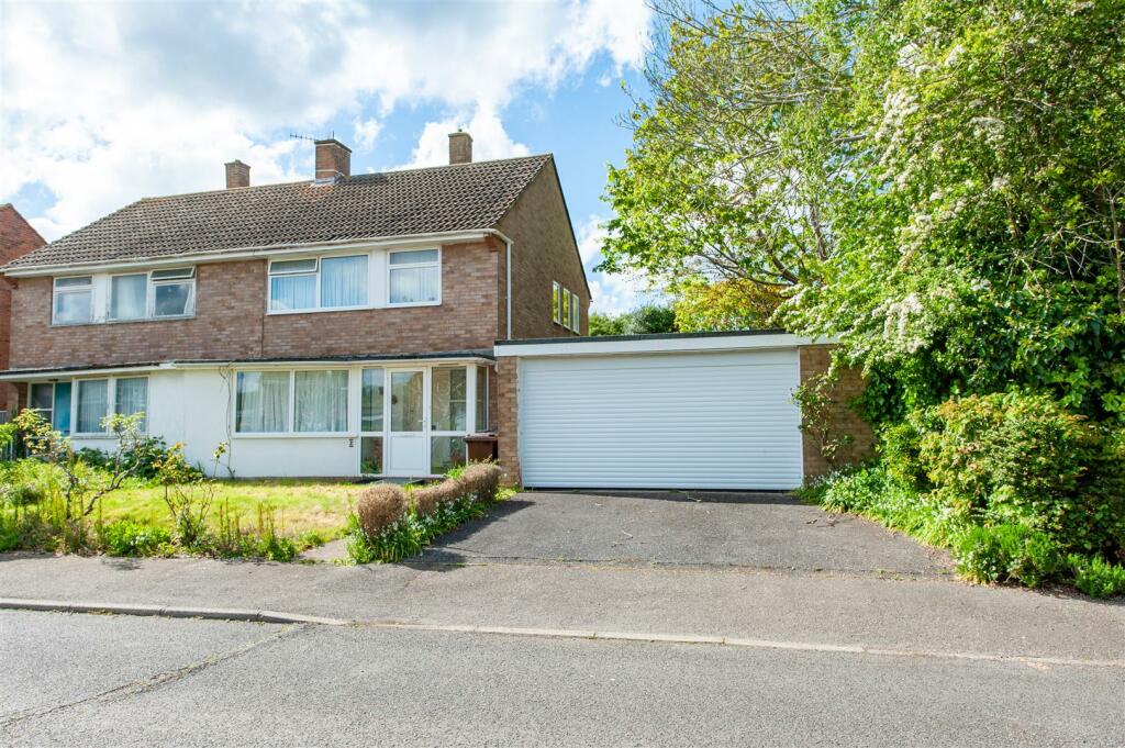 3 bedroom semidetached house for sale in The Cherry Orchard, Hadlow