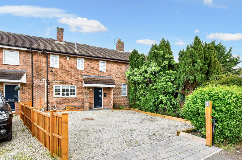 3 bedroom terraced house for sale in Mackenders Close, Eccles, ME20