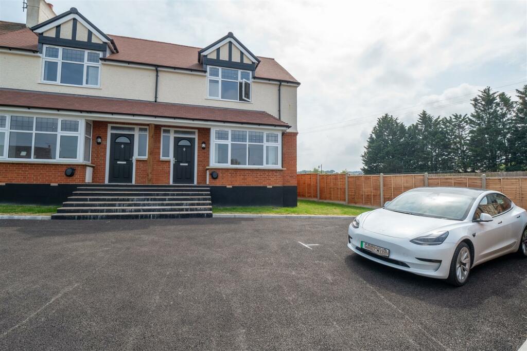 Main image of property: 145 Bow Road, Wateringbury, Maidstone