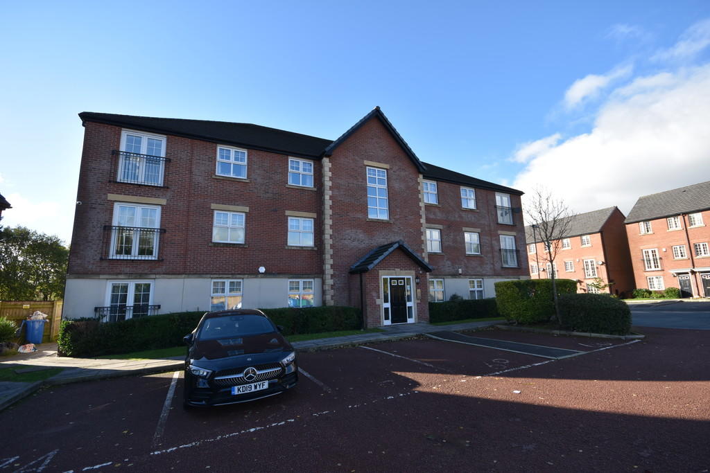 2 bedroom apartment for sale in Newbold Hall Drive, Firgrove, OL16 3AJ