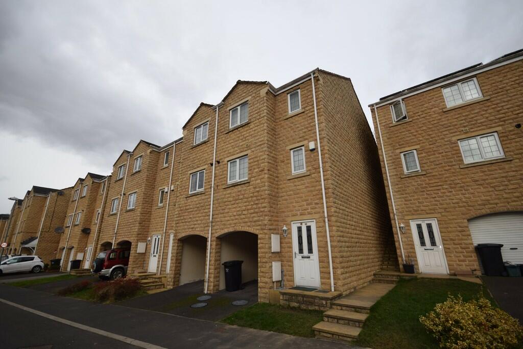 3 bedroom town house for rent in Hare Court, Todmorden, OL14