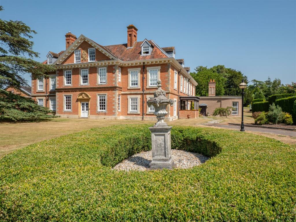 2 bedroom apartment for sale in Clopton House, Clopton, STRATFORDUPON