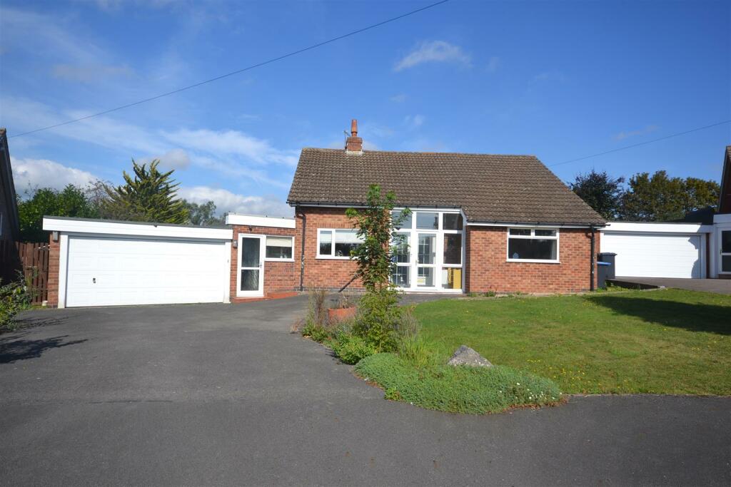 2 bedroom detached bungalow for sale in Quineys Leys, Welford On Avon, StratfordUponAvon, CV37