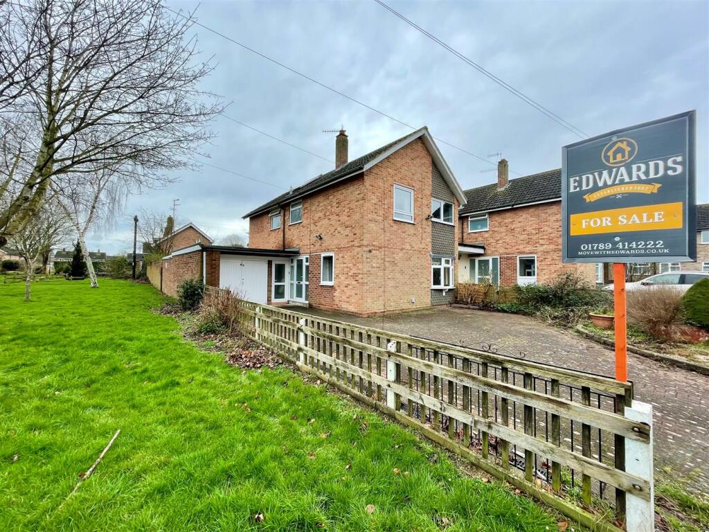 3 bedroom detached house for sale in Drayton Avenue, StratfordUpon