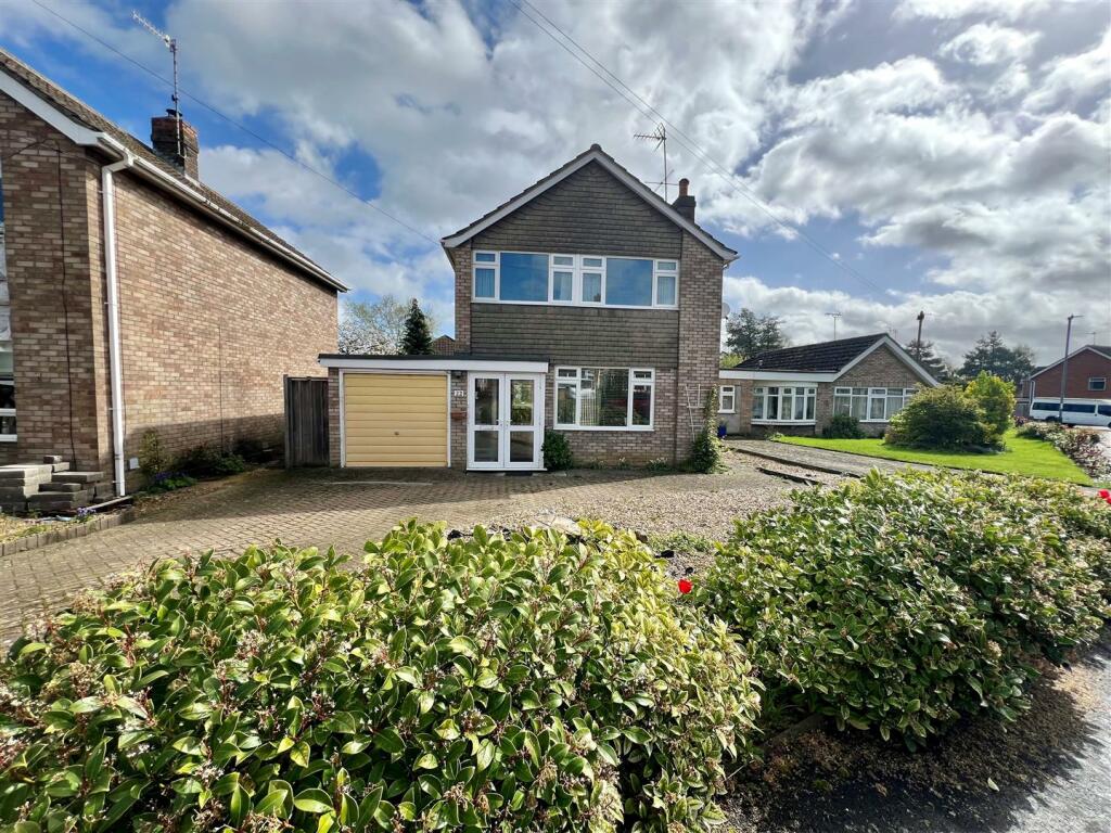 3 bedroom detached house for sale in Manor Lane, ShipstonOnStour, CV36