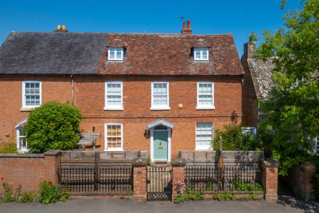 Main image of property: Banbury Road, Ettington, STRATFORD-UPON-AVON