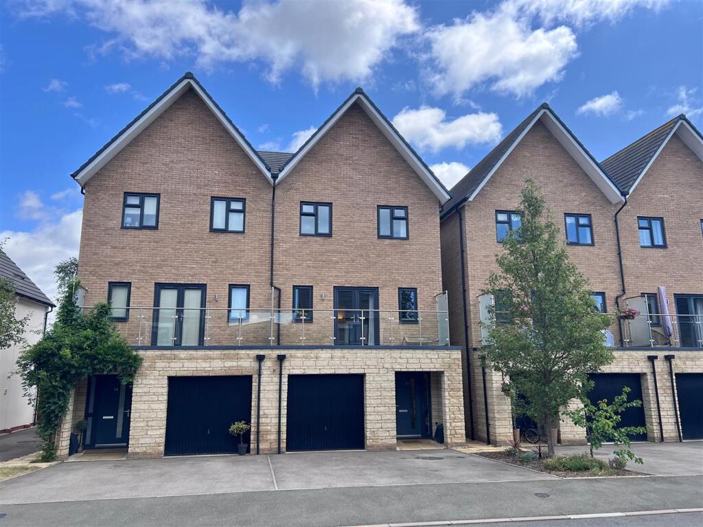 Main image of property: Western Heights Road, Meon Vale, Stratford-Upon-Avon